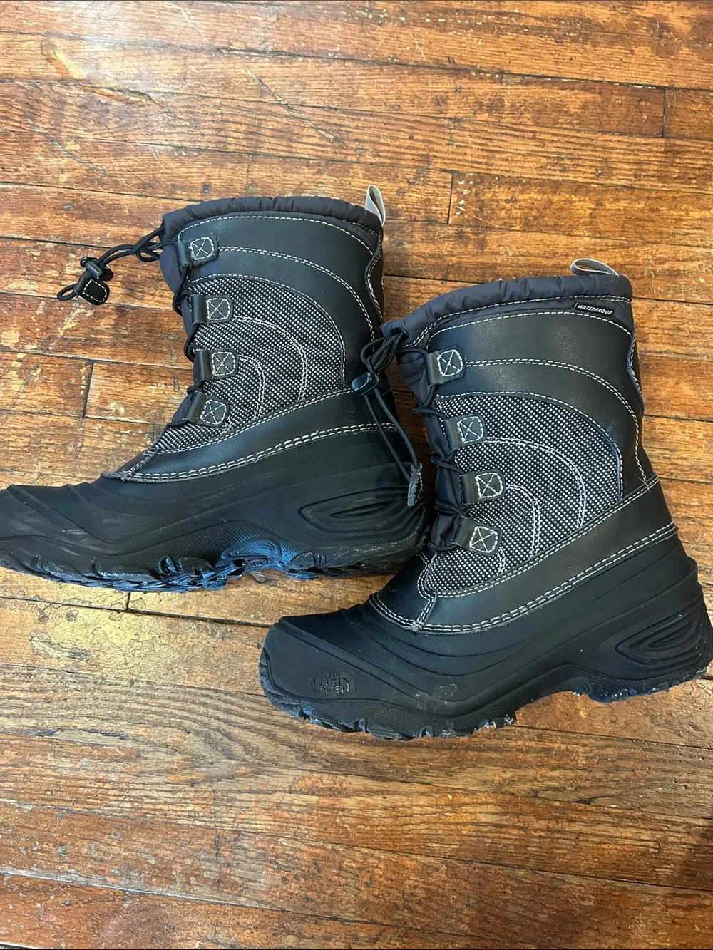 TNF snow boots sz Y3